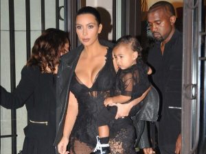 Kim KardashianTour India 2014-15-01